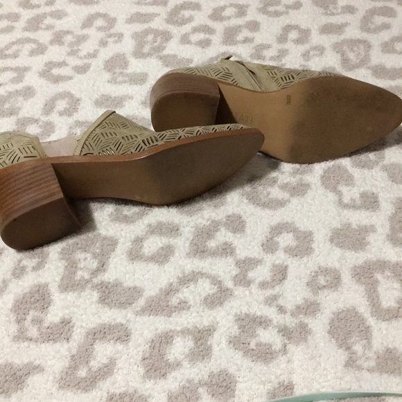 1. State Iddah Perforated Cutaway Bootie - Picture 7 of 8